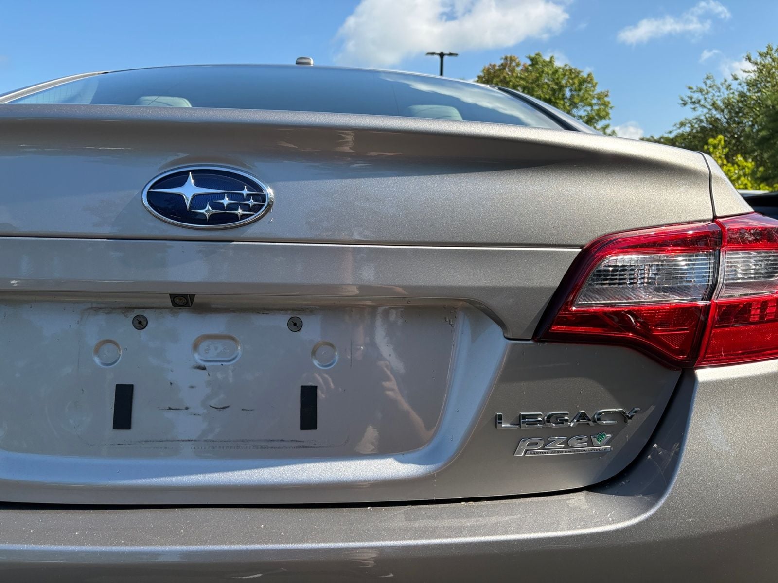 Pre-Owned 2015 Subaru Legacy 2.5i - photo - 19
