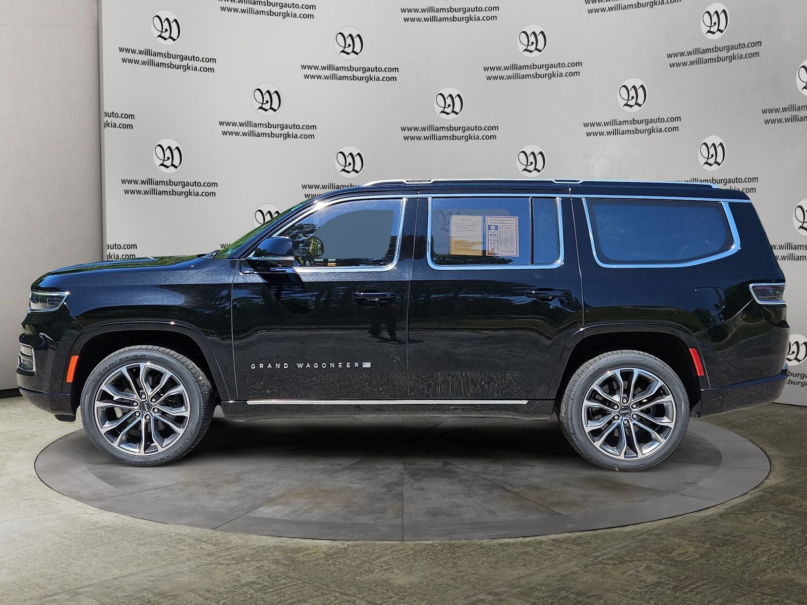 Pre-Owned 2024 Jeep Grand Wagoneer Series III - photo - 1