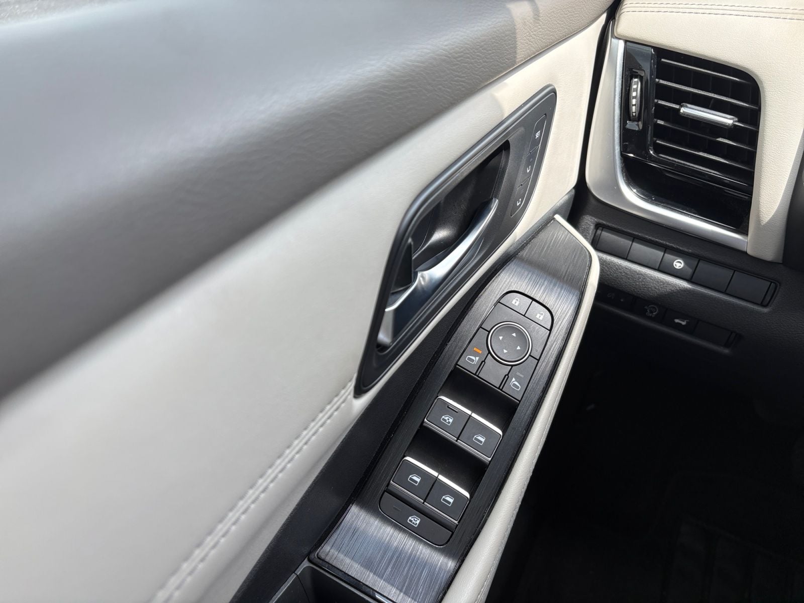 Pre-Owned 2023 Nissan Rogue SL - photo - 23