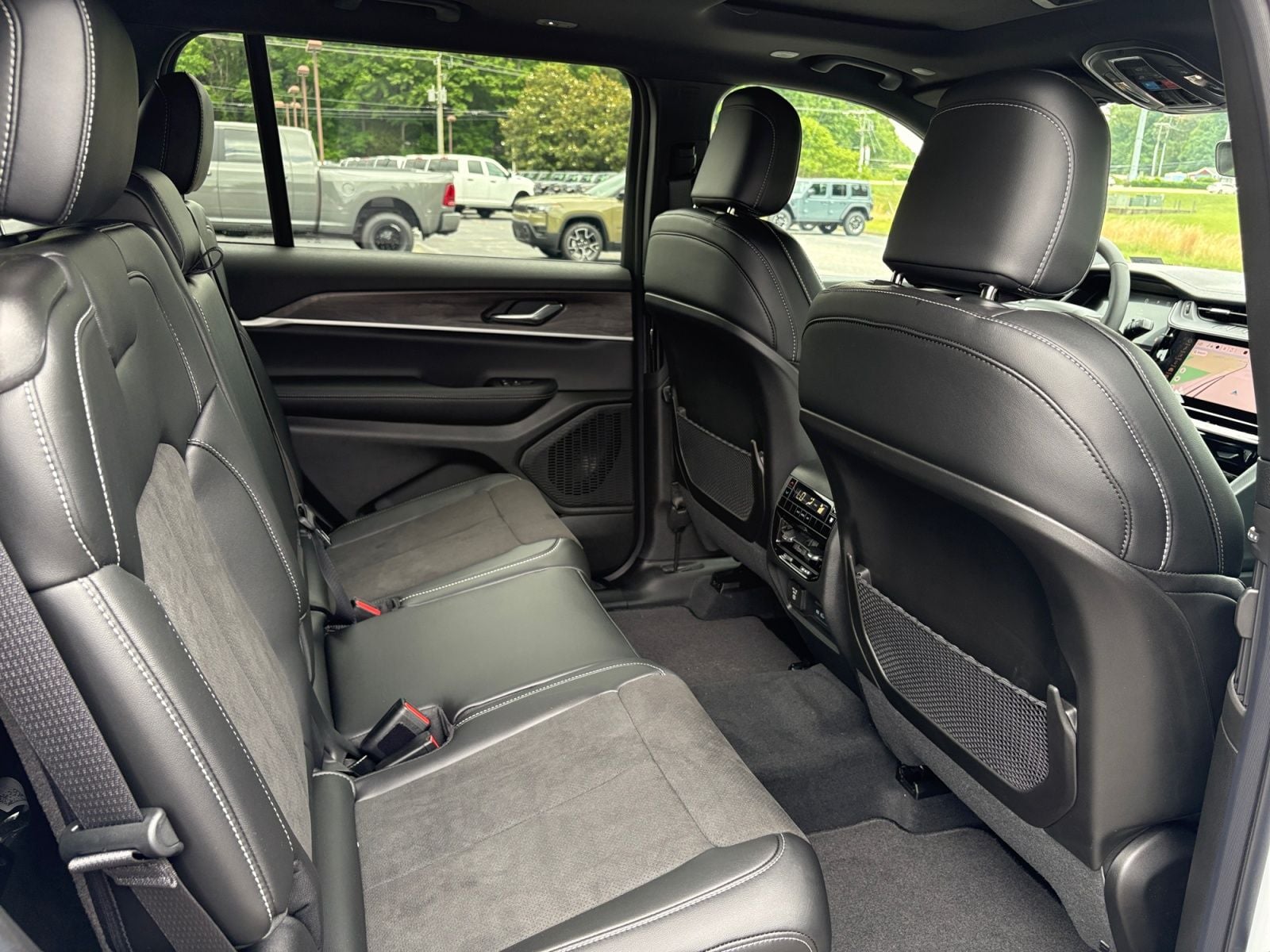 New 2026 Jeep Grand Cherokee L Altitude - photo - 17