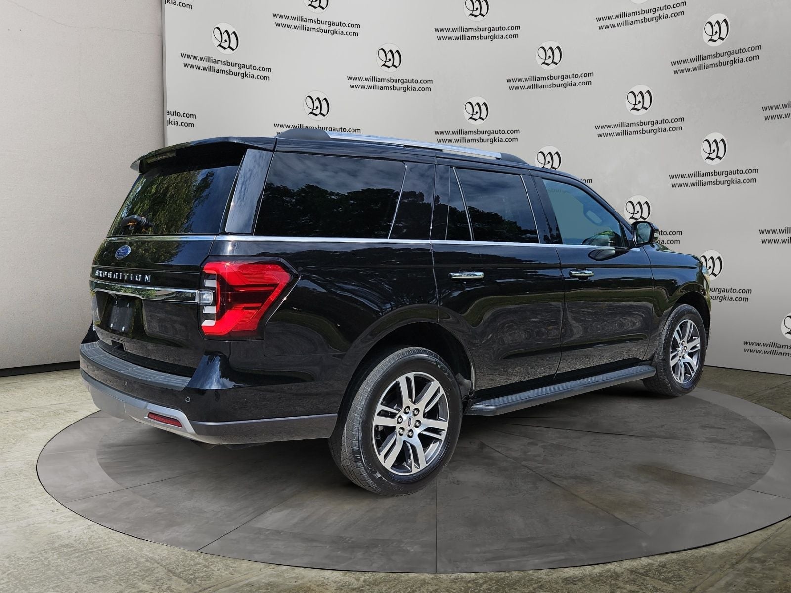 Pre-Owned 2024 Ford Expedition Limited - photo - 4