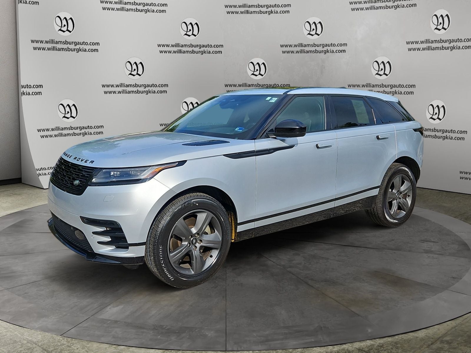 Pre-Owned 2025 Land Rover Range Rover Velar Dynamic SE - photo - 0