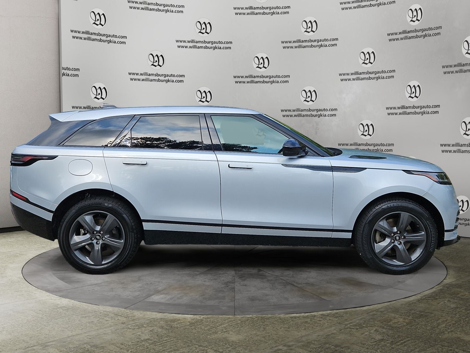 Pre-Owned 2025 Land Rover Range Rover Velar Dynamic SE - photo - 5