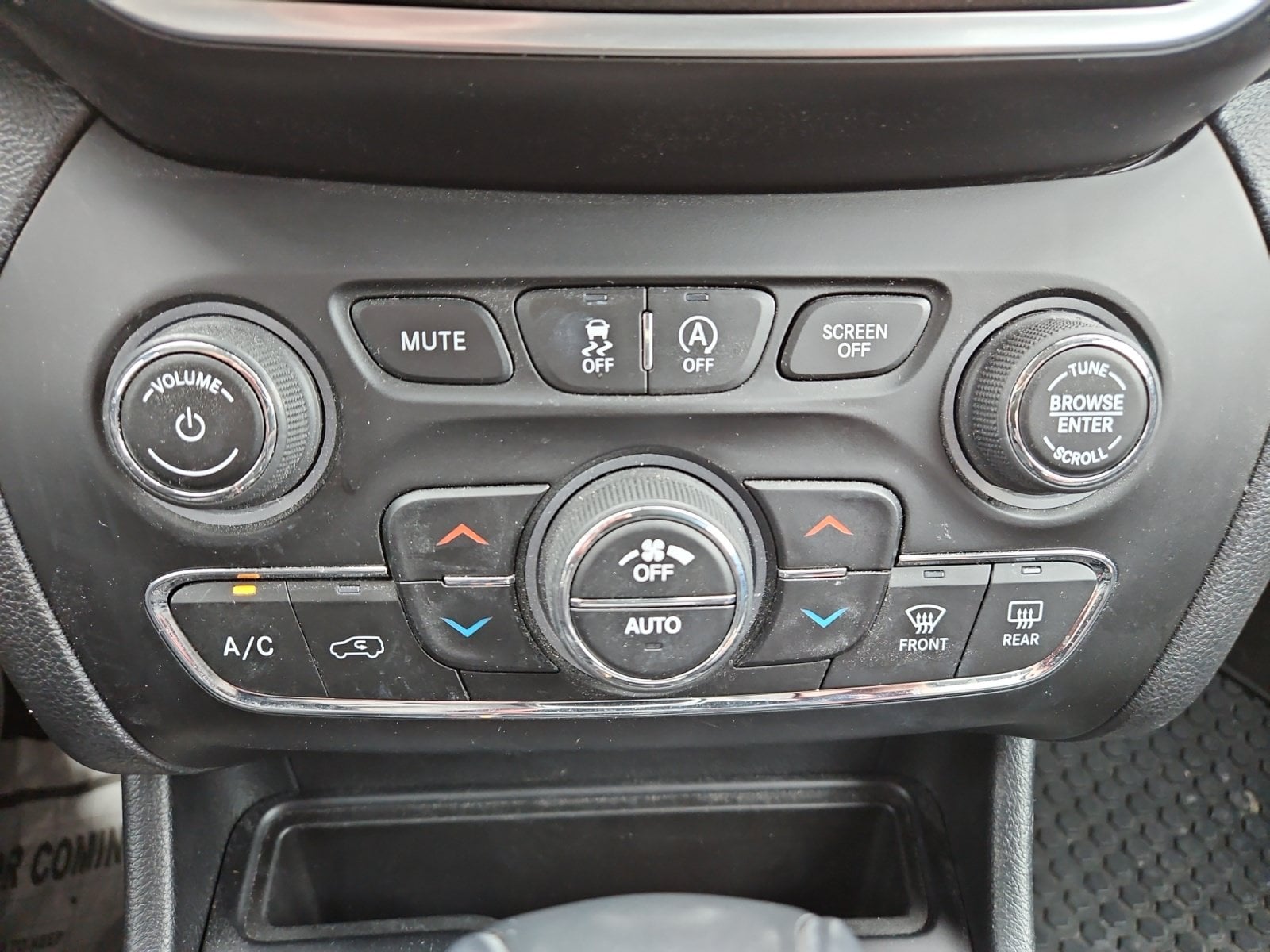 Pre-Owned 2022 Jeep Cherokee Trailhawk - photo - 27