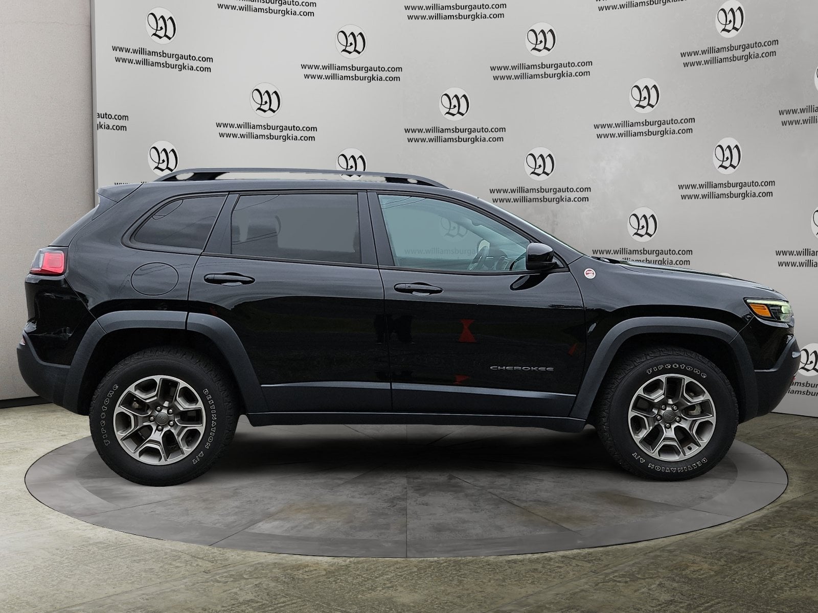 Pre-Owned 2022 Jeep Cherokee Trailhawk - photo - 5