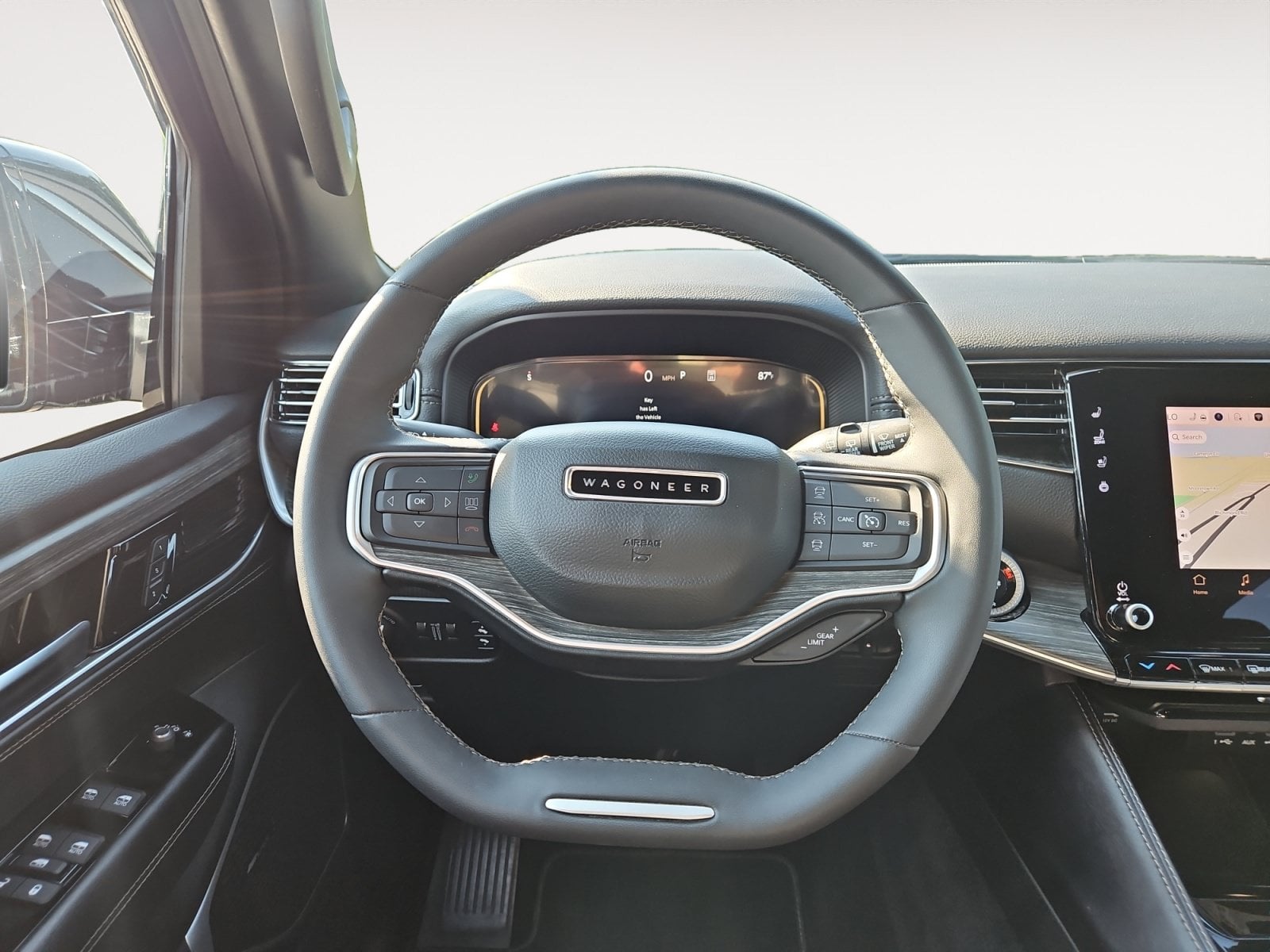Pre-Owned 2024 Jeep Wagoneer L Series II - photo - 11