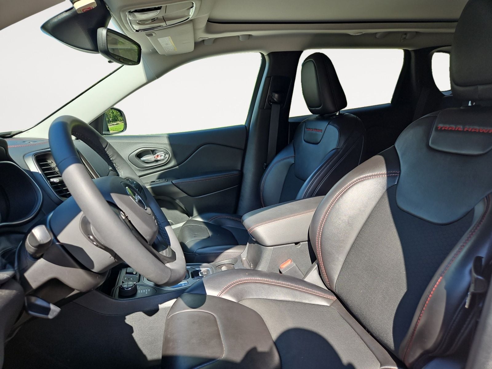 Pre-Owned 2022 Jeep Cherokee Trailhawk - photo - 8