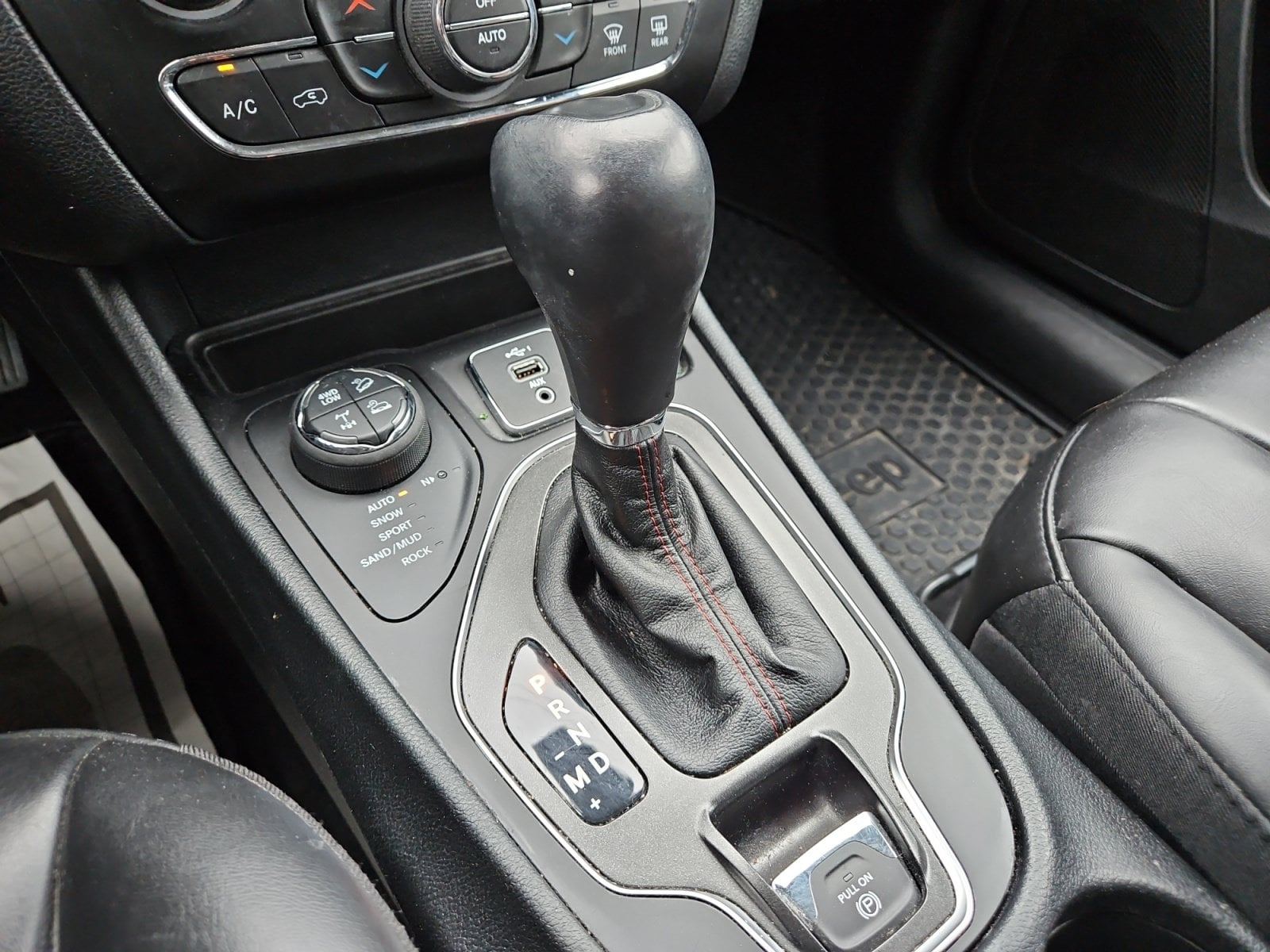 Pre-Owned 2022 Jeep Cherokee Trailhawk - photo - 26