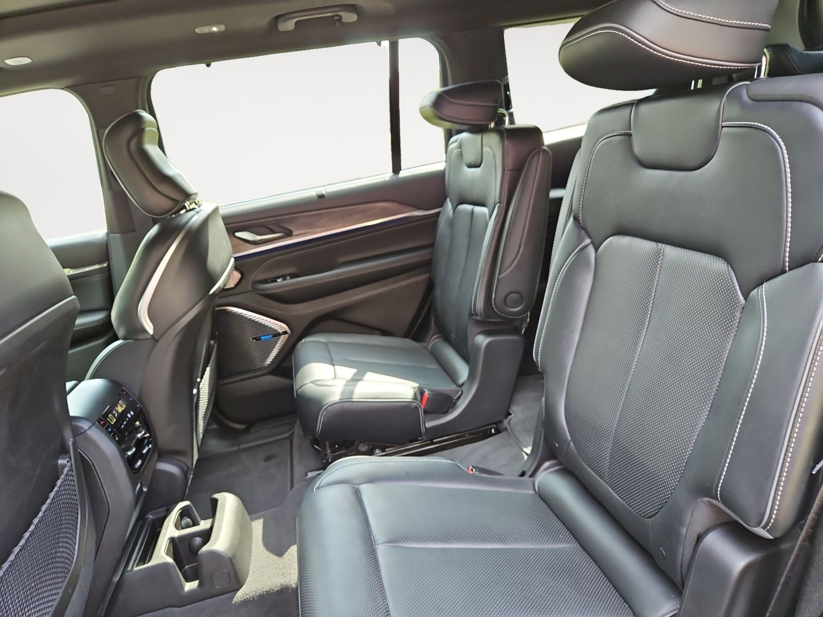 Pre-Owned 2021 Jeep Grand Cherokee L Overland - photo - 12