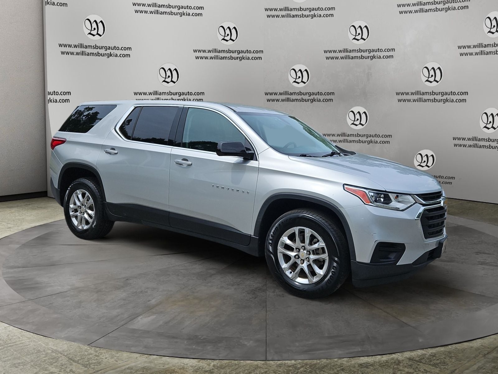 Pre-Owned 2020 Chevrolet Traverse LS - photo - 6