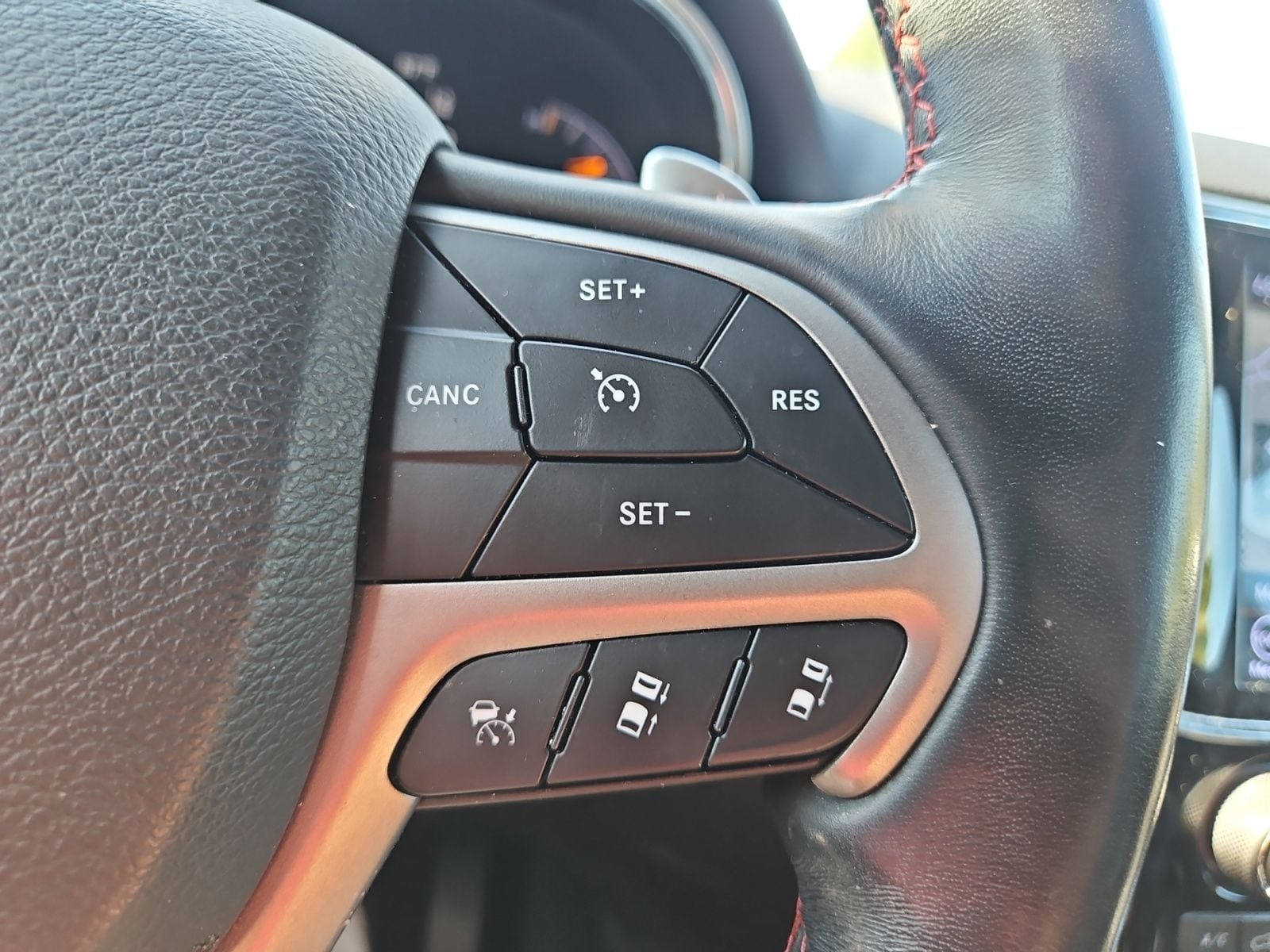 Pre-Owned 2020 Jeep Grand Cherokee Trailhawk - photo - 24