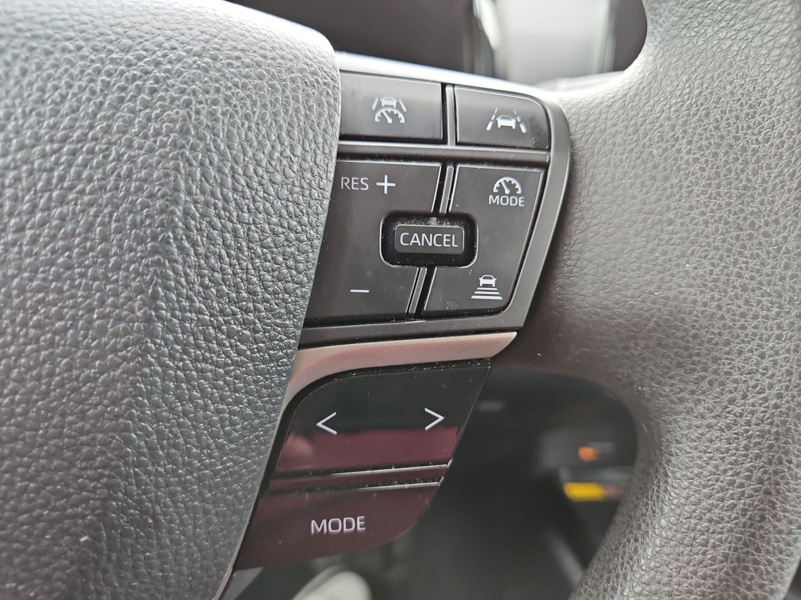 Pre-Owned 2025 Toyota Camry LE - photo - 24