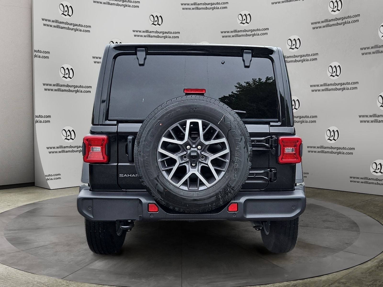 New 2025 Jeep Wrangler Sahara - photo - 3