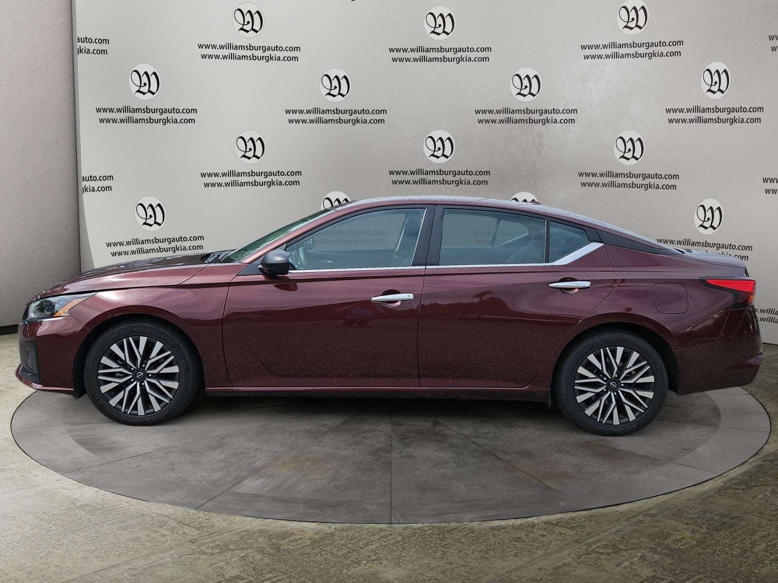 Pre-Owned 2025 Nissan Altima 2.5 SV - photo - 1
