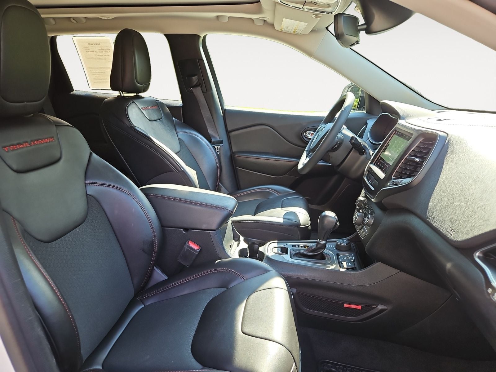 Pre-Owned 2022 Jeep Cherokee Trailhawk - photo - 14