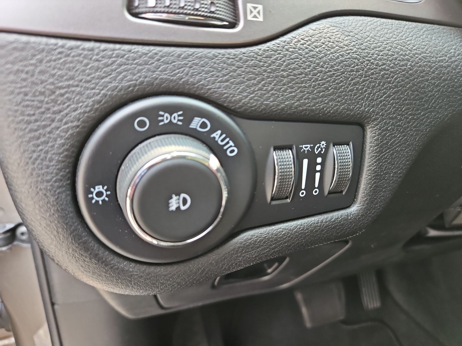 Pre-Owned 2021 Jeep Cherokee Latitude Plus - photo - 22