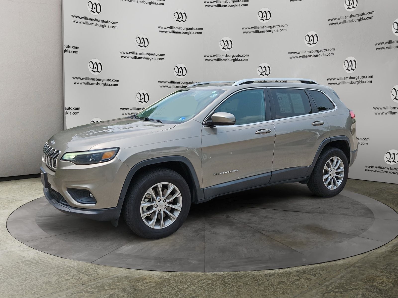 Pre-Owned 2021 Jeep Cherokee Latitude Plus - photo - 0