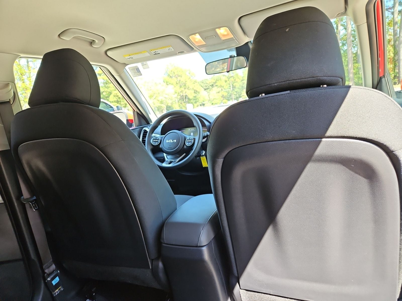 Pre-Owned 2023 Kia Soul LX - photo - 17