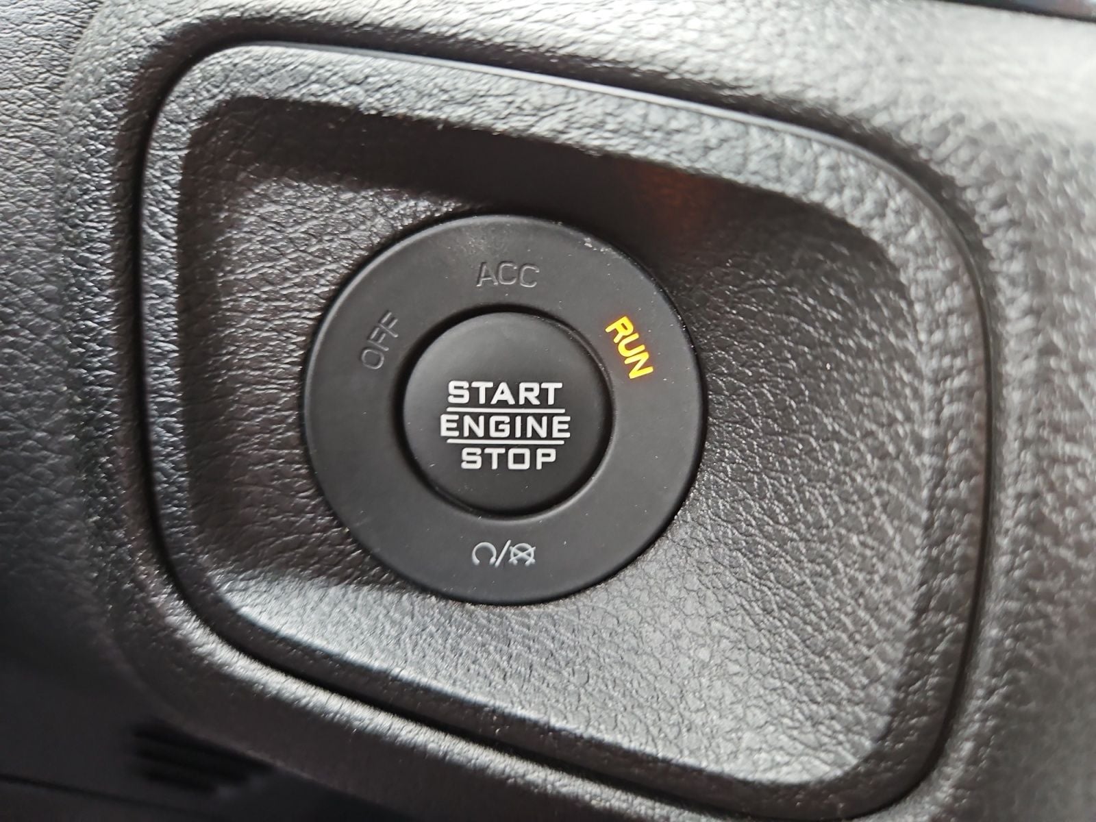 Pre-Owned 2024 Jeep Wrangler Sport S - photo - 28
