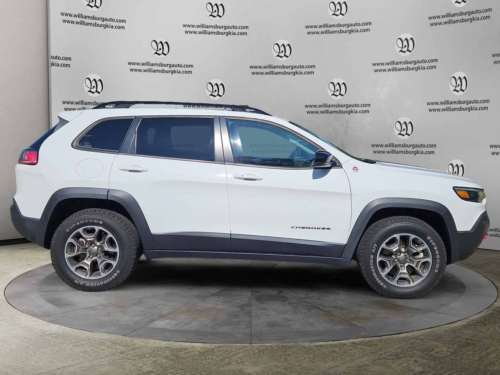 Pre-Owned 2022 Jeep Cherokee Trailhawk - photo - 5