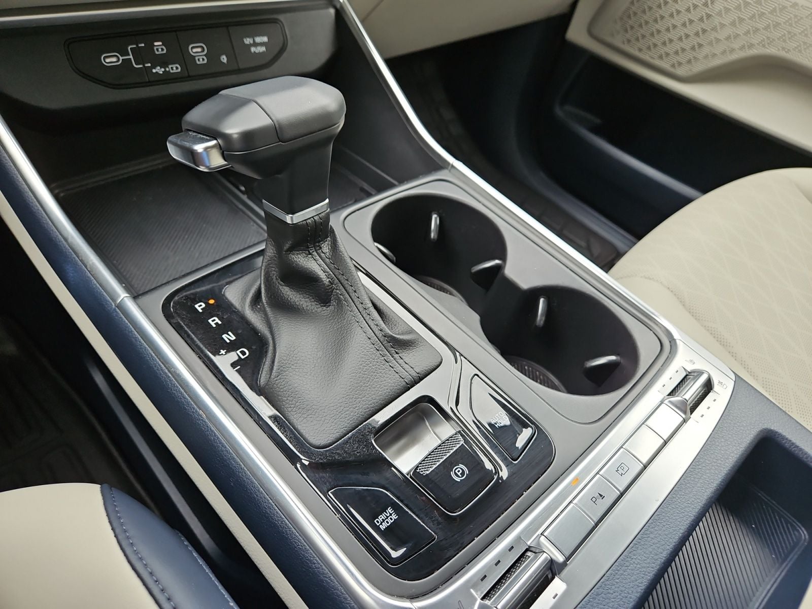 Pre-Owned 2025 Kia Carnival SX - photo - 26