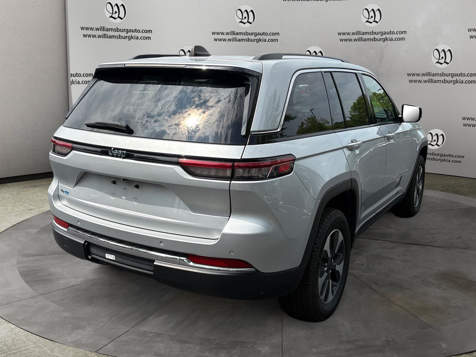 Pre-Owned 2024 Jeep Grand Cherokee 4xe - photo - 4