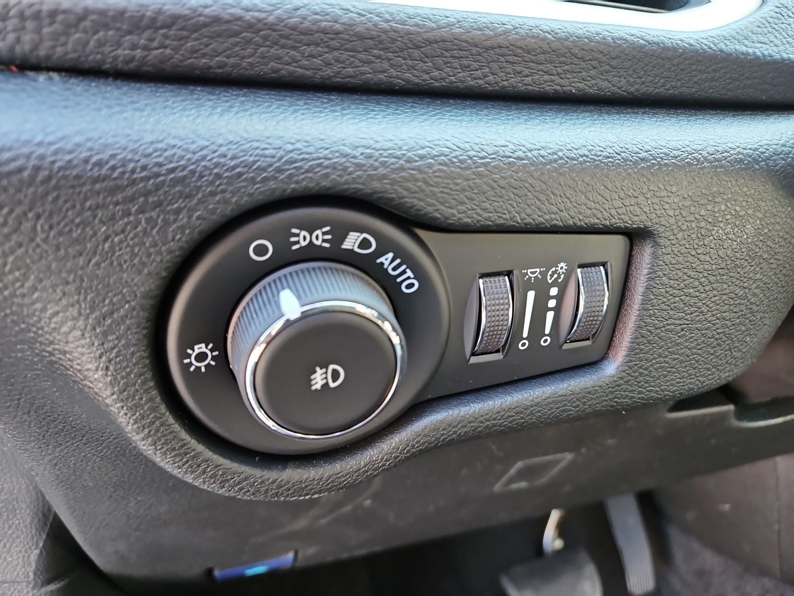New 2026 Chrysler Pacifica Select - photo - 22