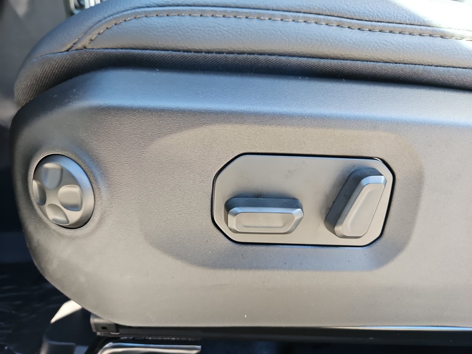 New 2027 Jeep Wrangler Sahara - photo - 20