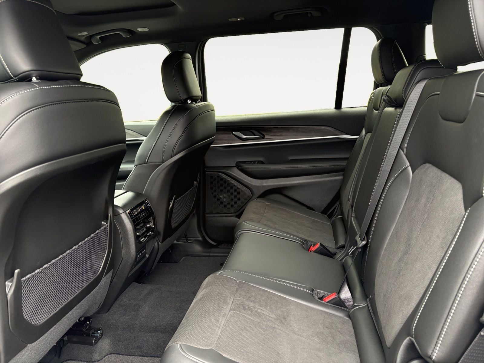 New 2026 Jeep Grand Cherokee L Altitude - photo - 12