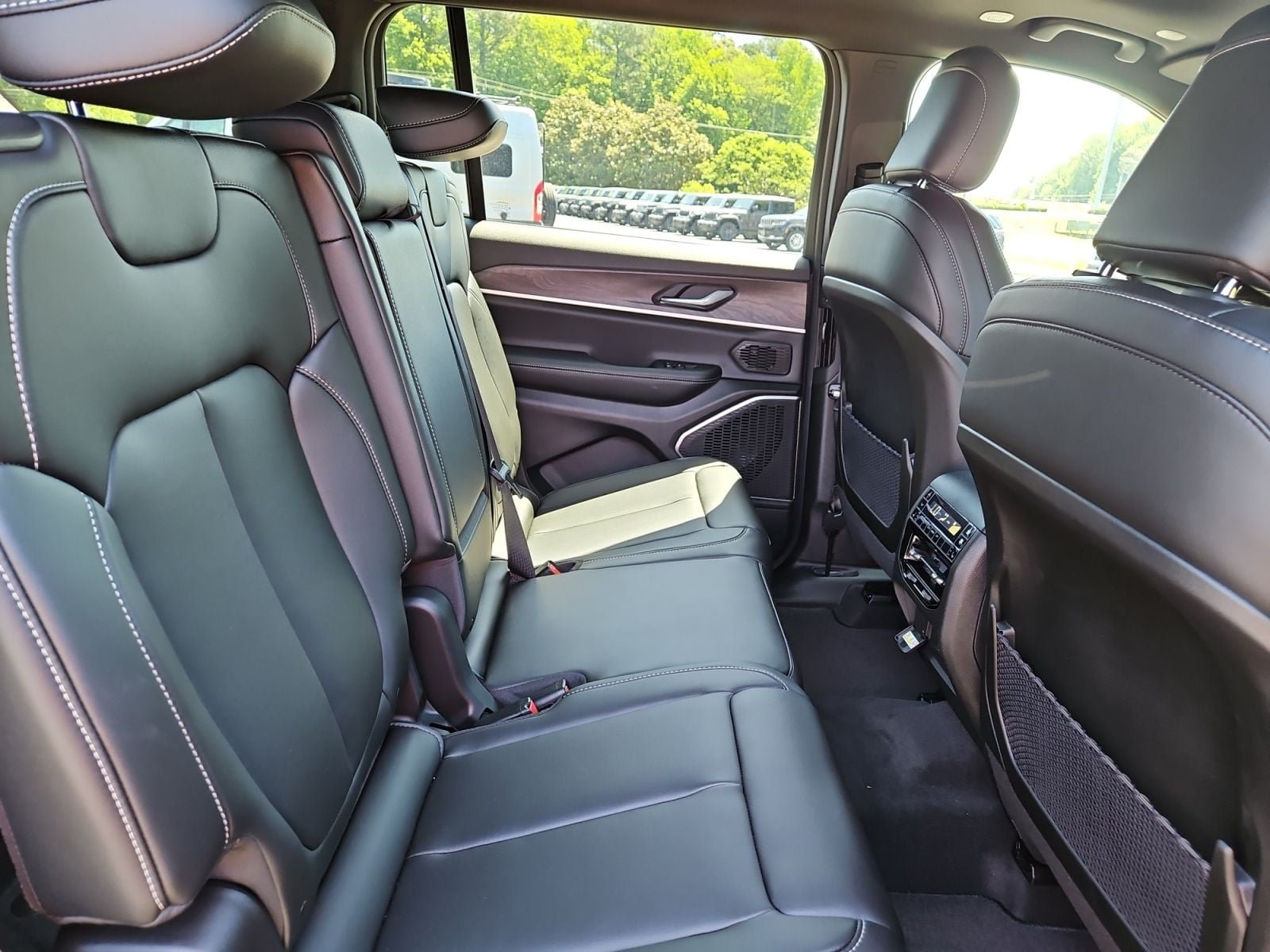 New 2026 Jeep Grand Cherokee L Limited - photo - 16