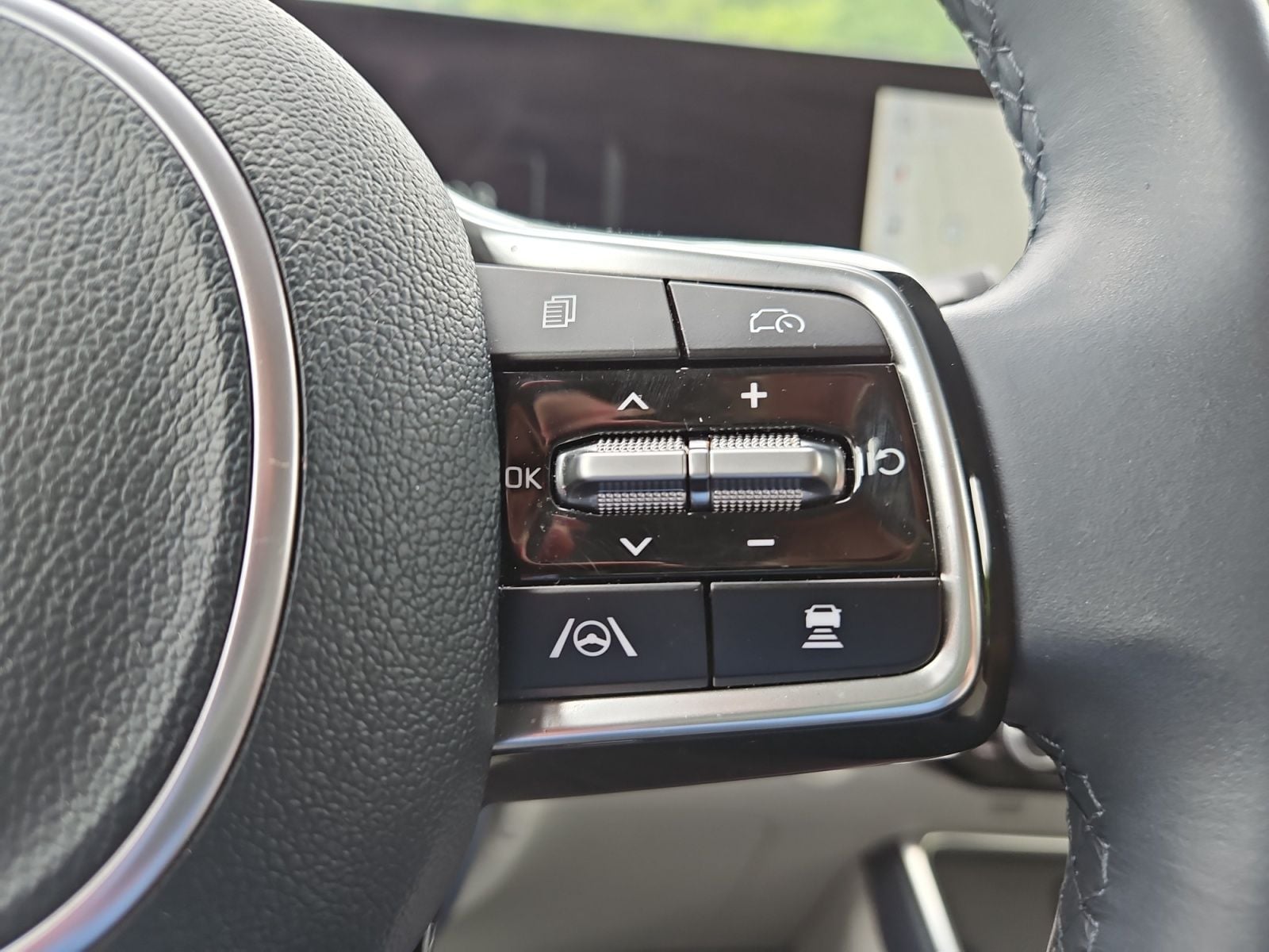 Pre-Owned 2025 Kia Carnival SX - photo - 25