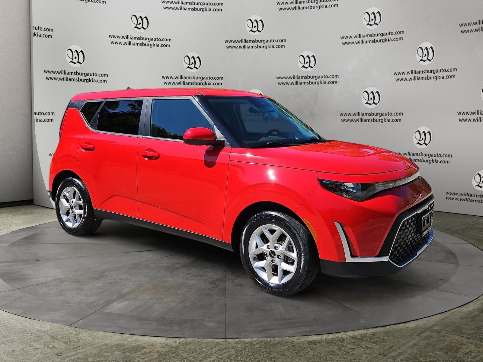 Pre-Owned 2023 Kia Soul LX - photo - 6
