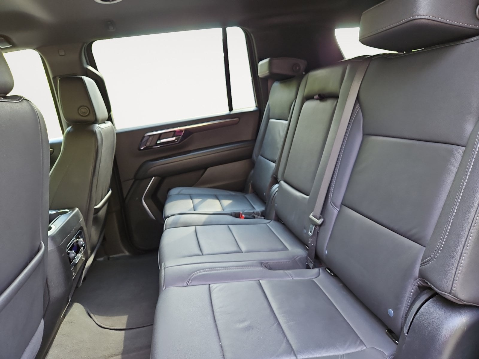 Pre-Owned 2025 Chevrolet Suburban LT - photo - 12
