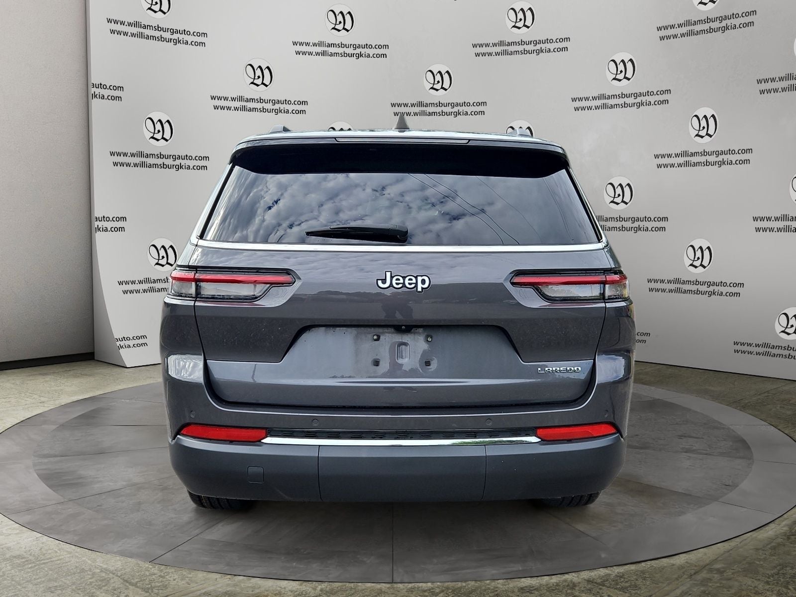 Pre-Owned 2023 Jeep Grand Cherokee L Laredo - photo - 3