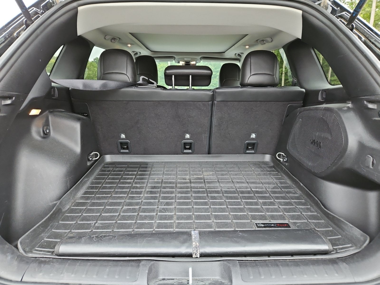 Pre-Owned 2022 Jeep Cherokee Trailhawk - photo - 18