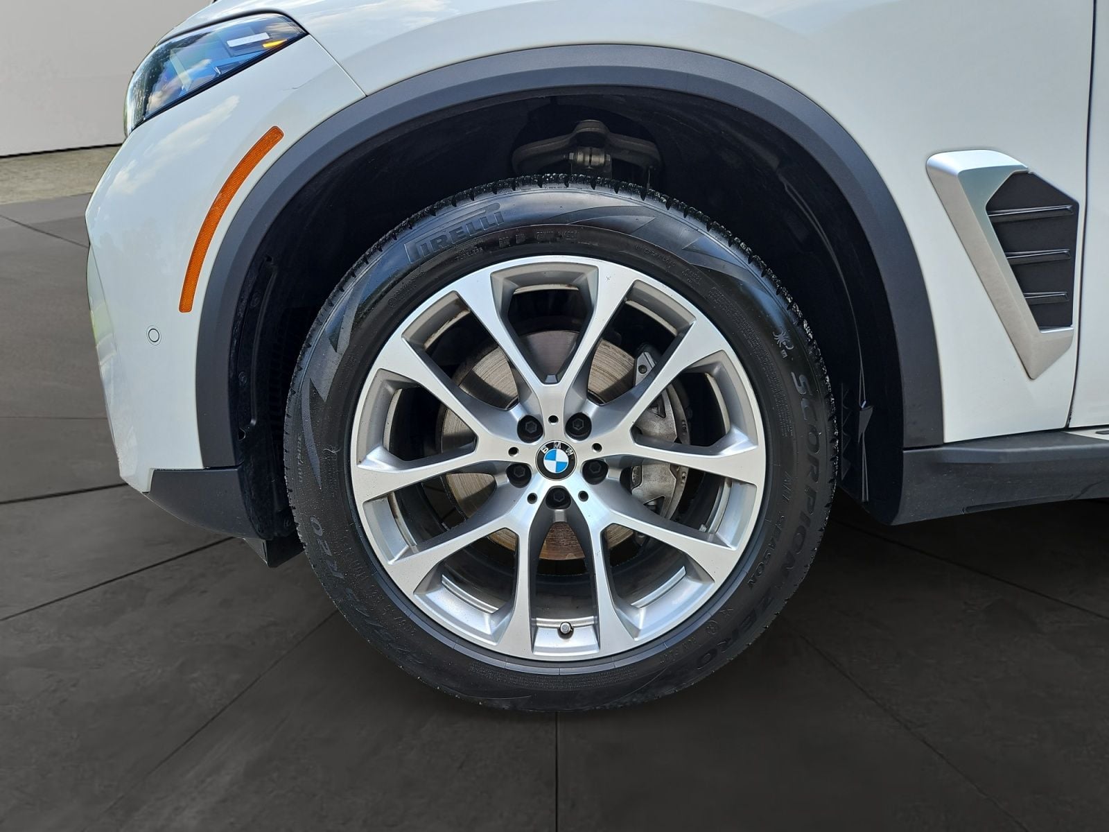 Pre-Owned 2026 BMW X5 xDrive40i - photo - 13