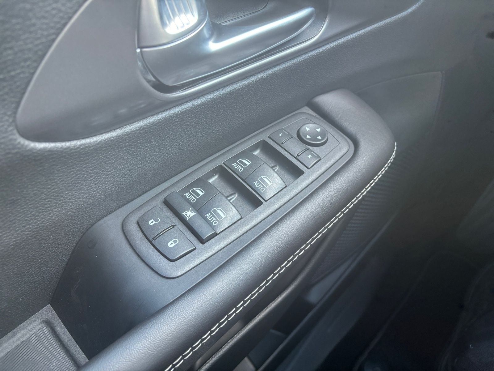 New 2026 Chrysler Pacifica Select - photo - 19