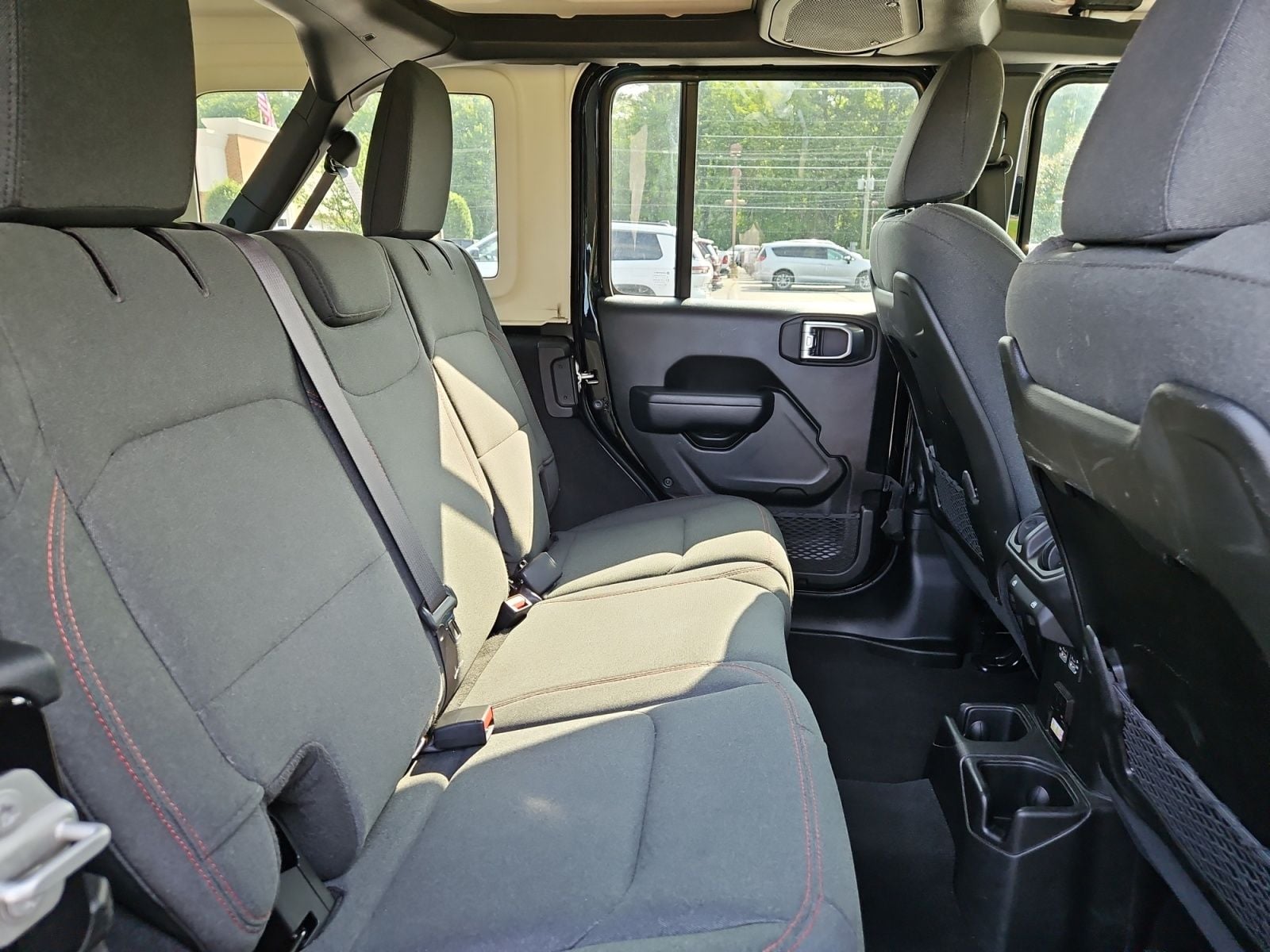 Pre-Owned 2024 Jeep Wrangler Rubicon - photo - 16