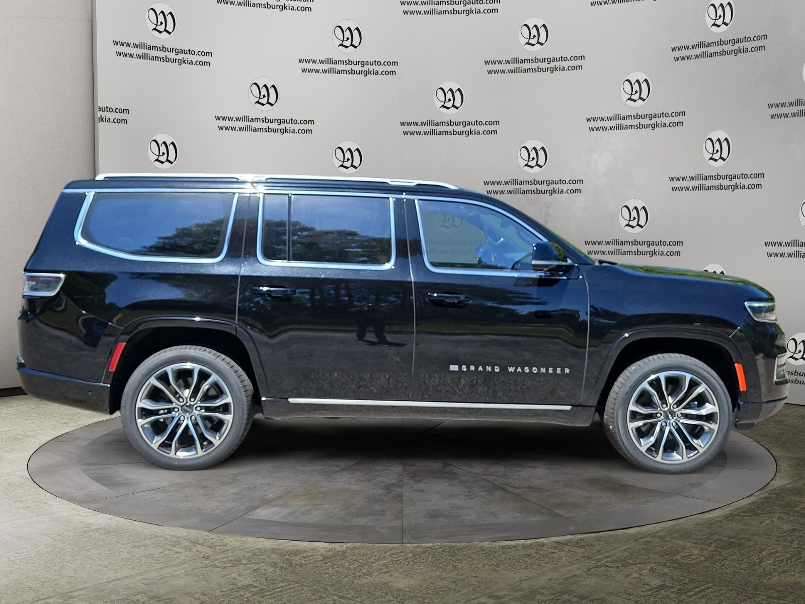Pre-Owned 2024 Jeep Grand Wagoneer Series III - photo - 5