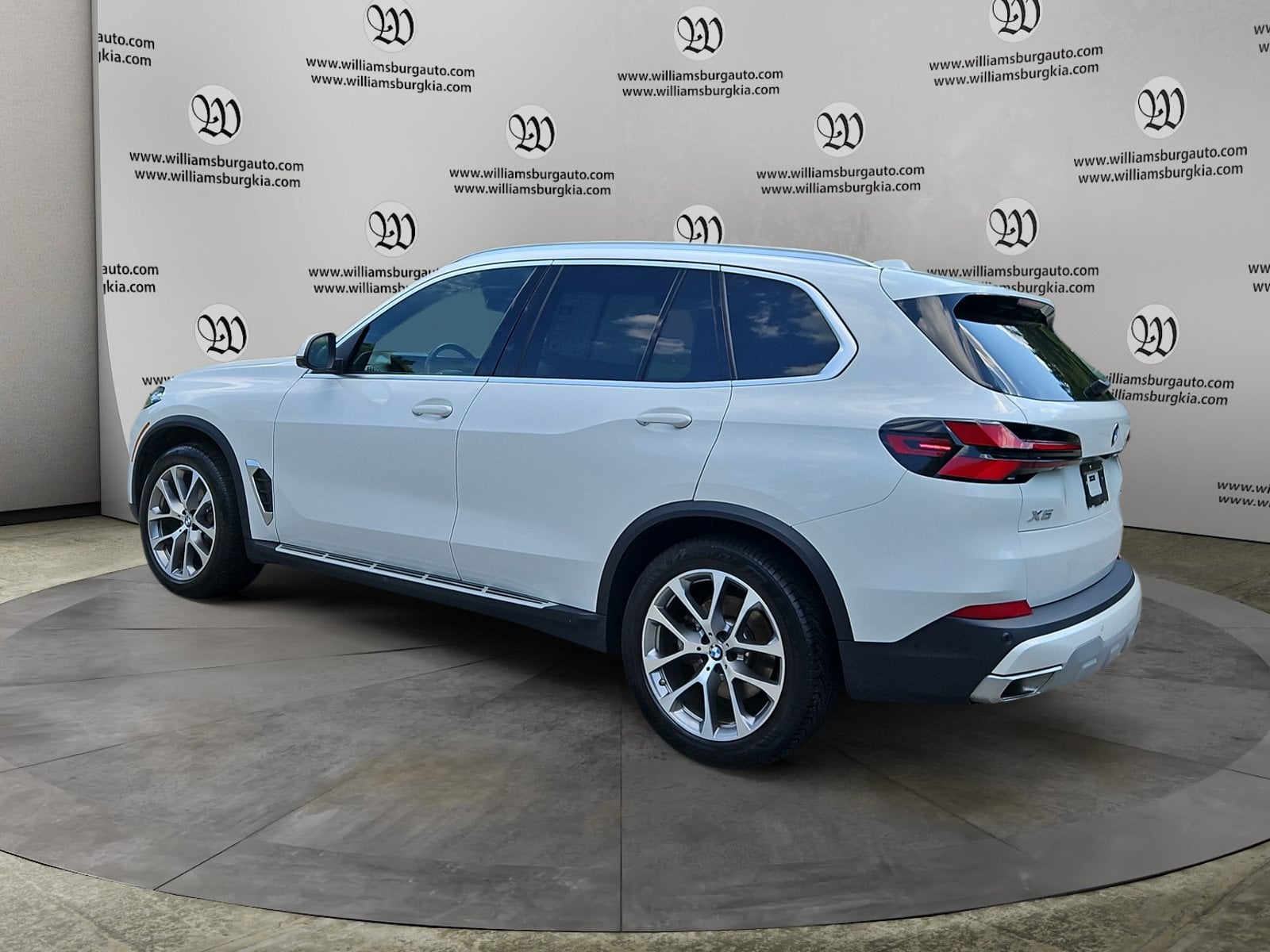 Pre-Owned 2026 BMW X5 xDrive40i - photo - 2