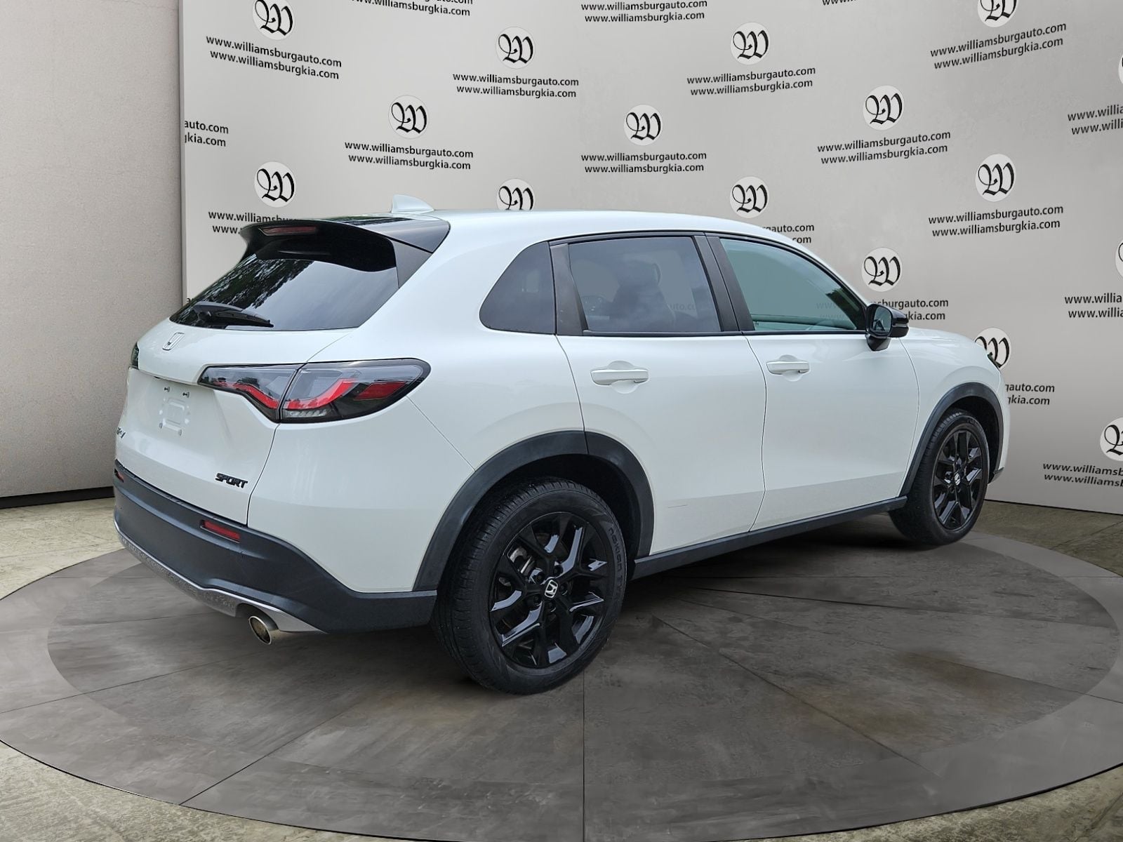 Pre-Owned 2023 Honda HR-V Sport - photo - 4