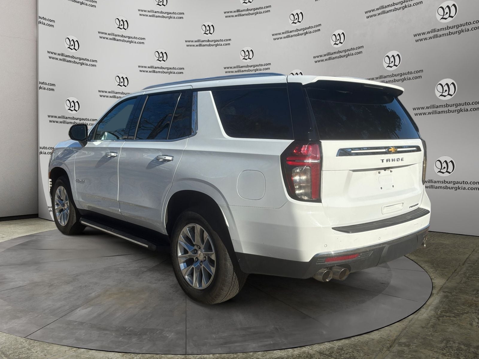 Pre-Owned 2024 Chevrolet Tahoe Premier - photo - 2