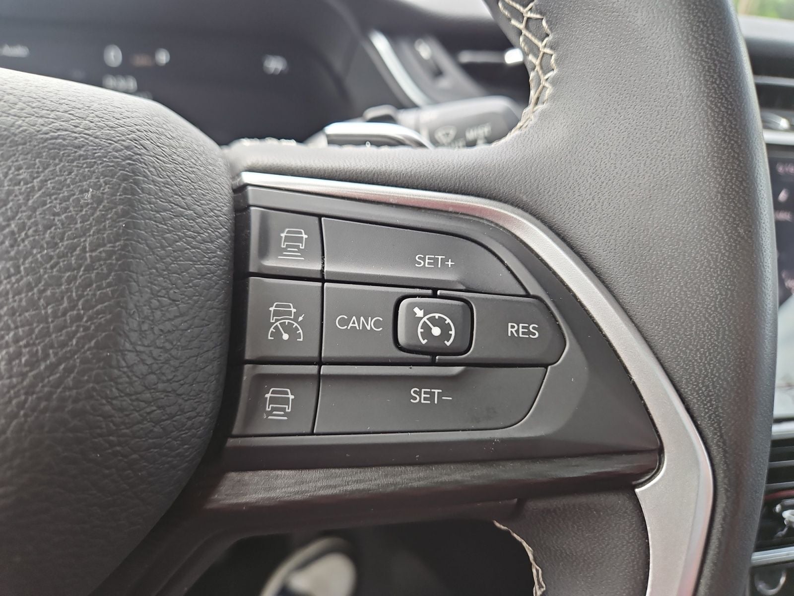 Pre-Owned 2023 Jeep Grand Cherokee L Laredo - photo - 26