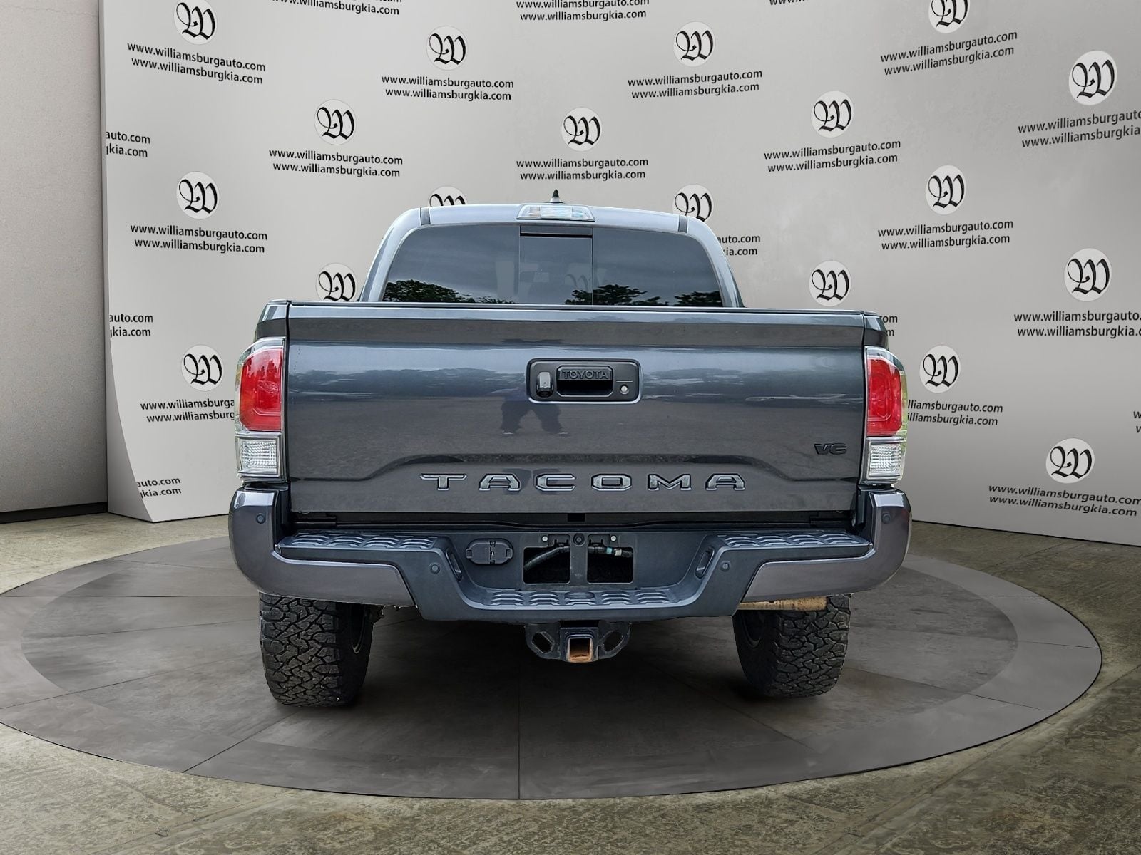 Pre-Owned 2020 Toyota Tacoma TRD Off-Road - photo - 3