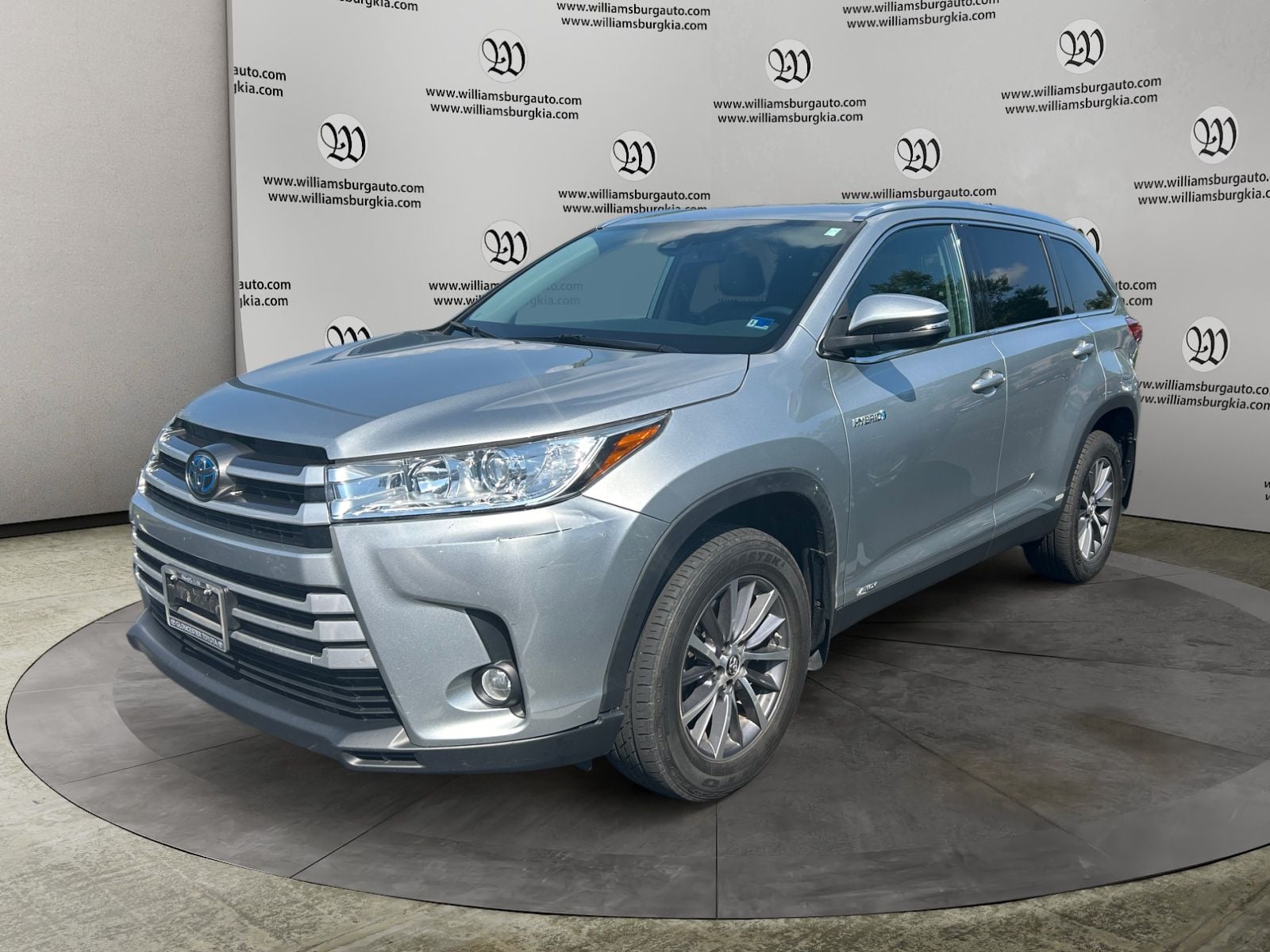 Pre-Owned 2019 Toyota Highlander Hybrid XLE - photo - 0