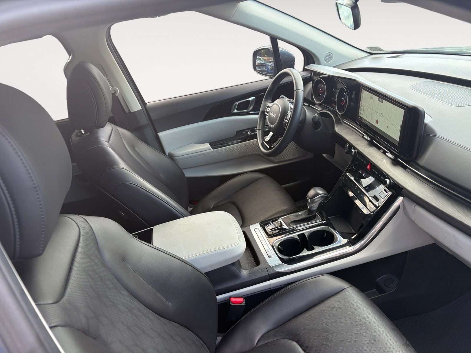 Pre-Owned 2024 Kia Carnival EX - photo - 14