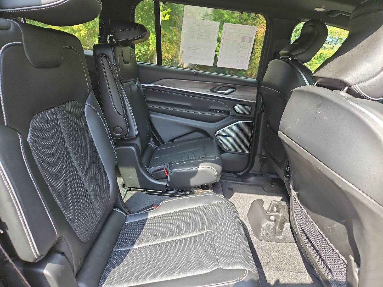 Pre-Owned 2021 Jeep Grand Cherokee L Overland - photo - 16