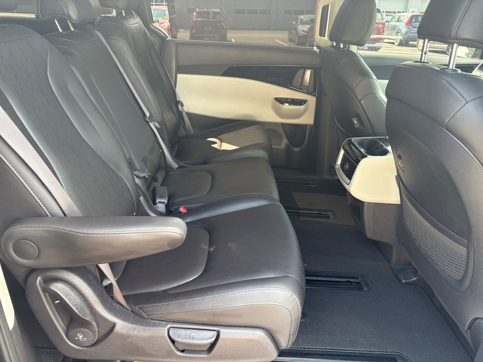 Pre-Owned 2024 Kia Carnival EX - photo - 15