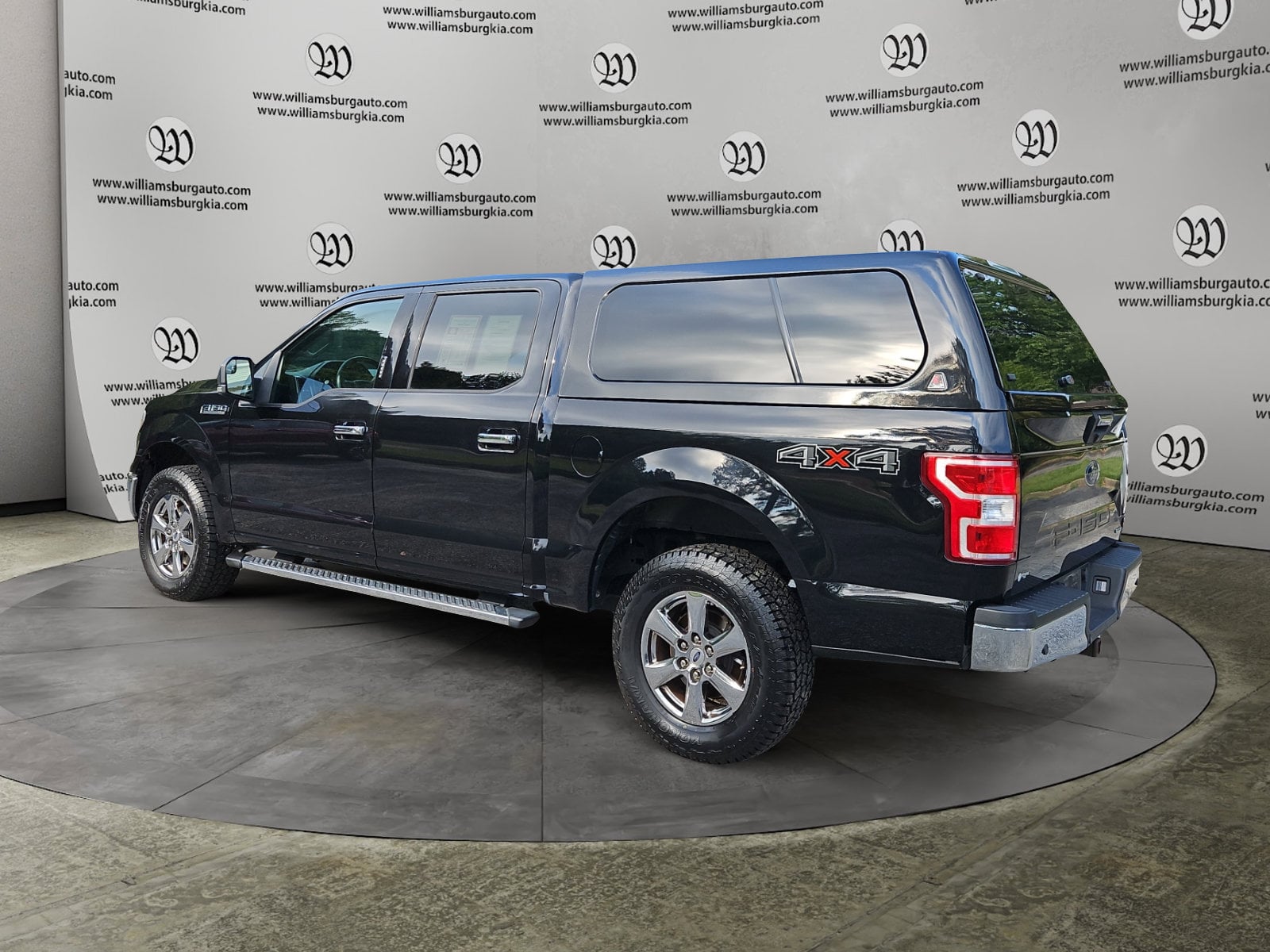 Pre-Owned 2019 Ford F-150 XLT - photo - 2