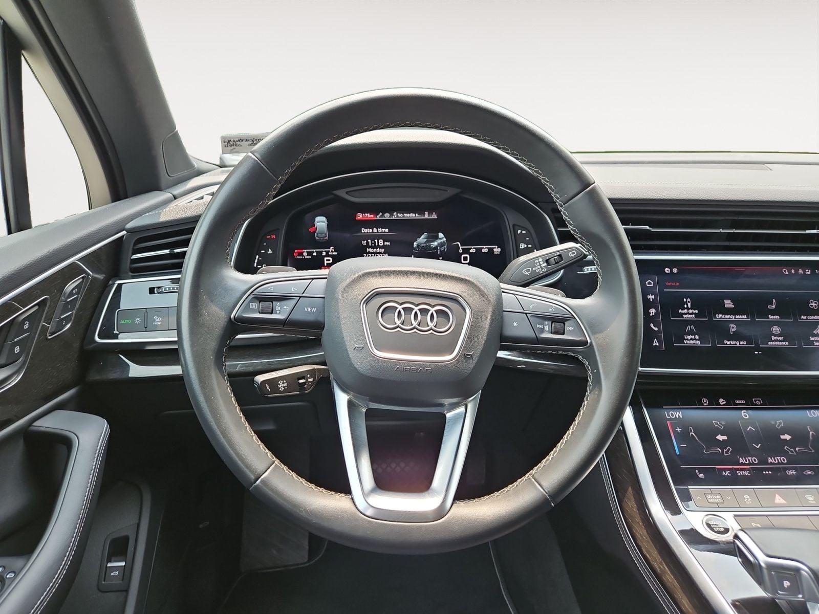 Pre-Owned 2025 Audi Q7 55 Premium Plus - photo - 11